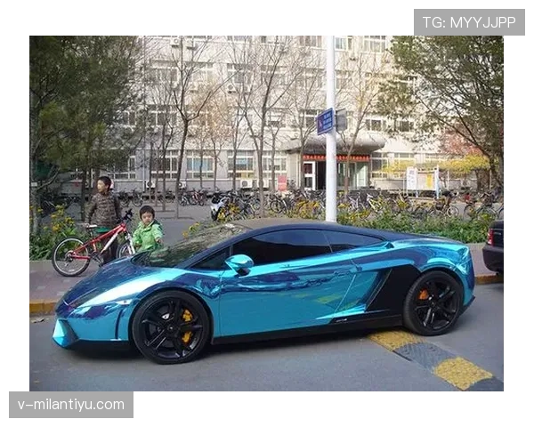 浓眉哥训练完顺手买了辆法拉利,油钱比我房租还贵 浓眉哥训练完顺手买了辆法拉利,油钱比我房租还贵